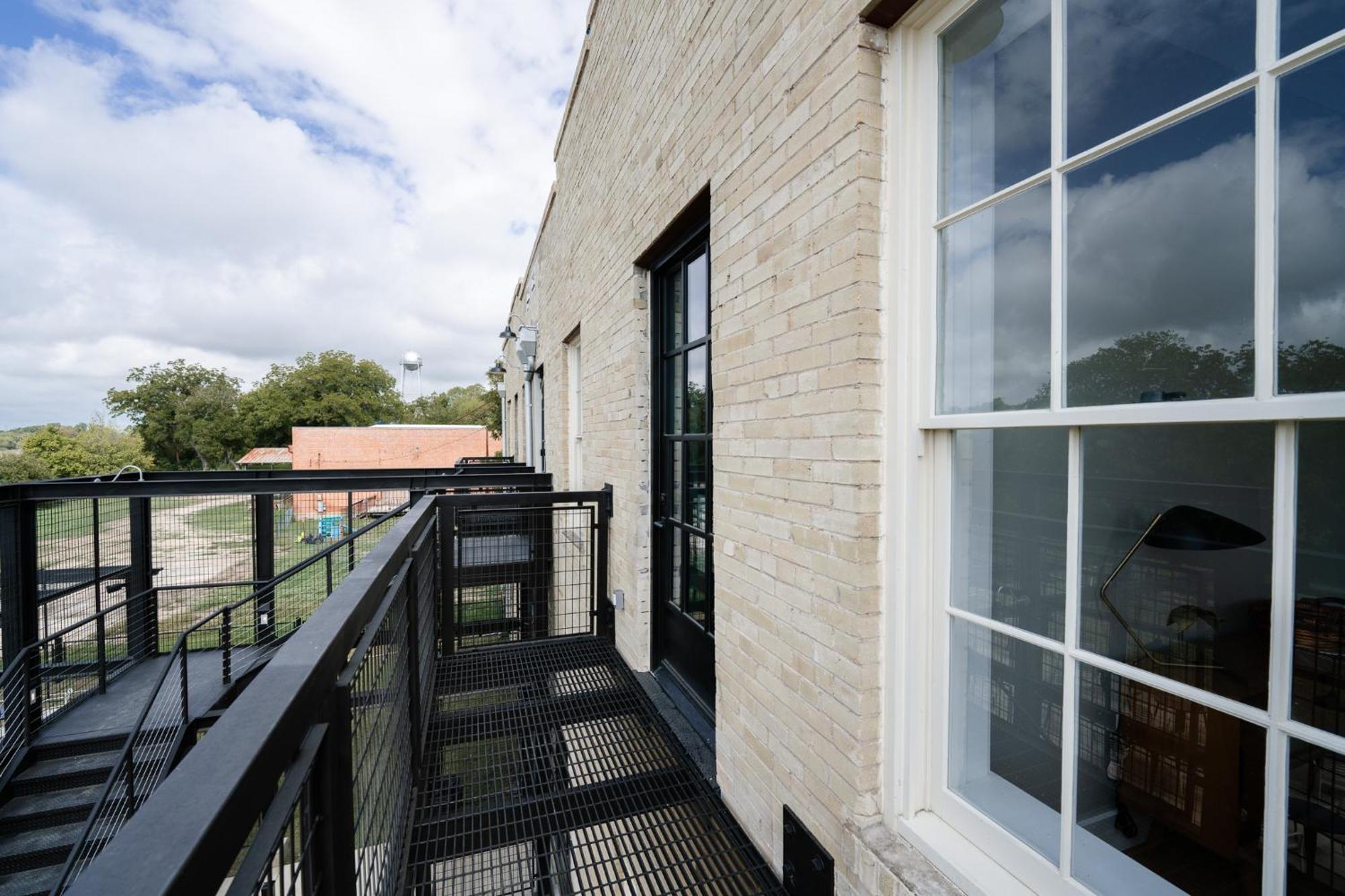 Western 1924 Luxury Lofts Martindale Buitenkant foto