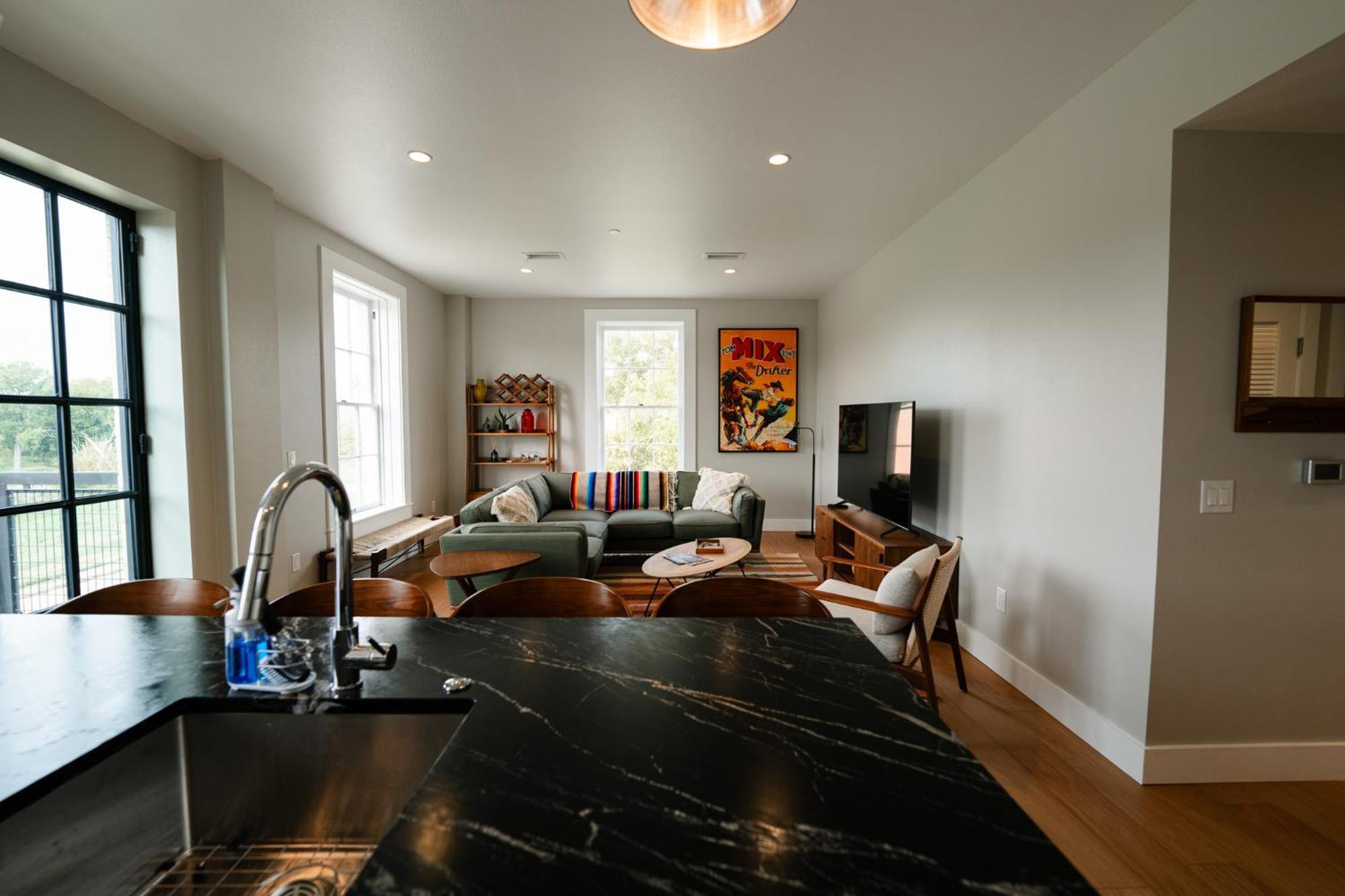 Western 1924 Luxury Lofts Martindale Buitenkant foto